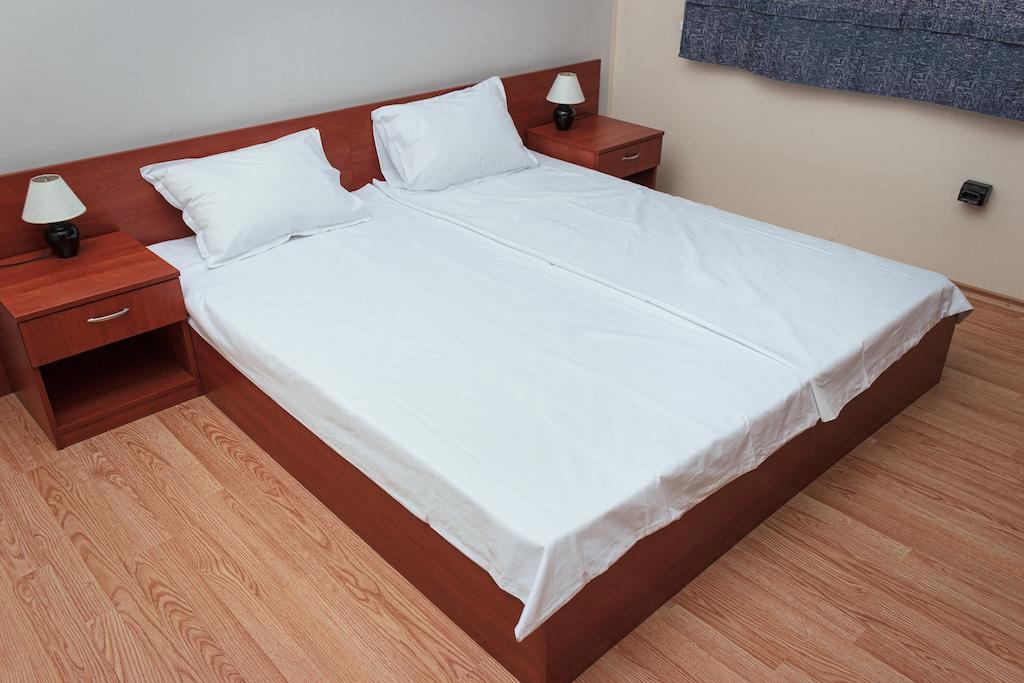 Provans Famili Hotel Letnitsa الغرفة الصورة